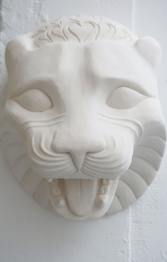 alicia-zaton-tousseul-3-platre-35x35cm-2019-bc4c4f56d7e632cacb8dc70130437bfb