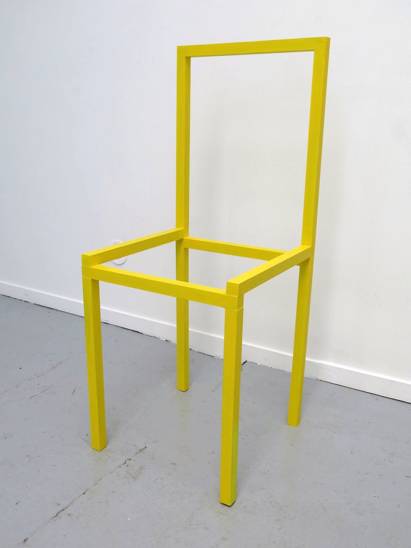 gilles-ellie-chaise-jaune-2016-bois-peinture-acrylique-98x40x40cm-15af9c1b2c41cae18f452d236e9bbfb4
