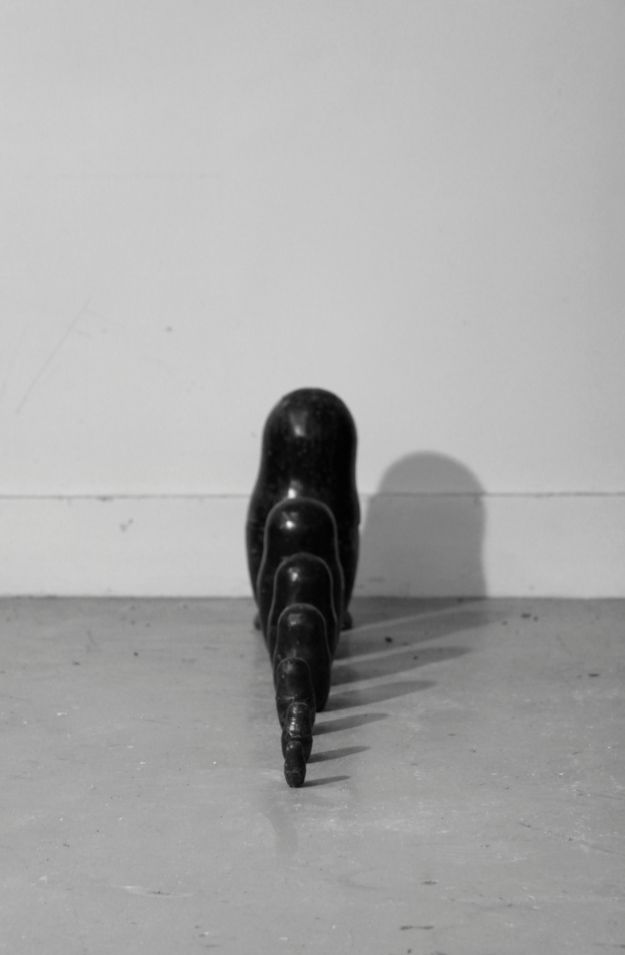 alicia-zaton-lalka-2014-moulage-d-une-poupee-russe-cire-noire-16x5cm-b159d44de4fa77e0d3ec5ae588f4a95f