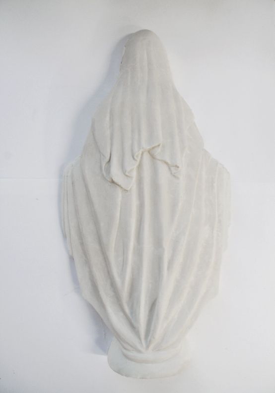 alicia-zaton-matka-2014-moulage-en-platre-fixe-au-mur-a-hauteur-d-homme-47x27cm-5-exemplaires-52daed8cde986e6643abb1c6244d5c38