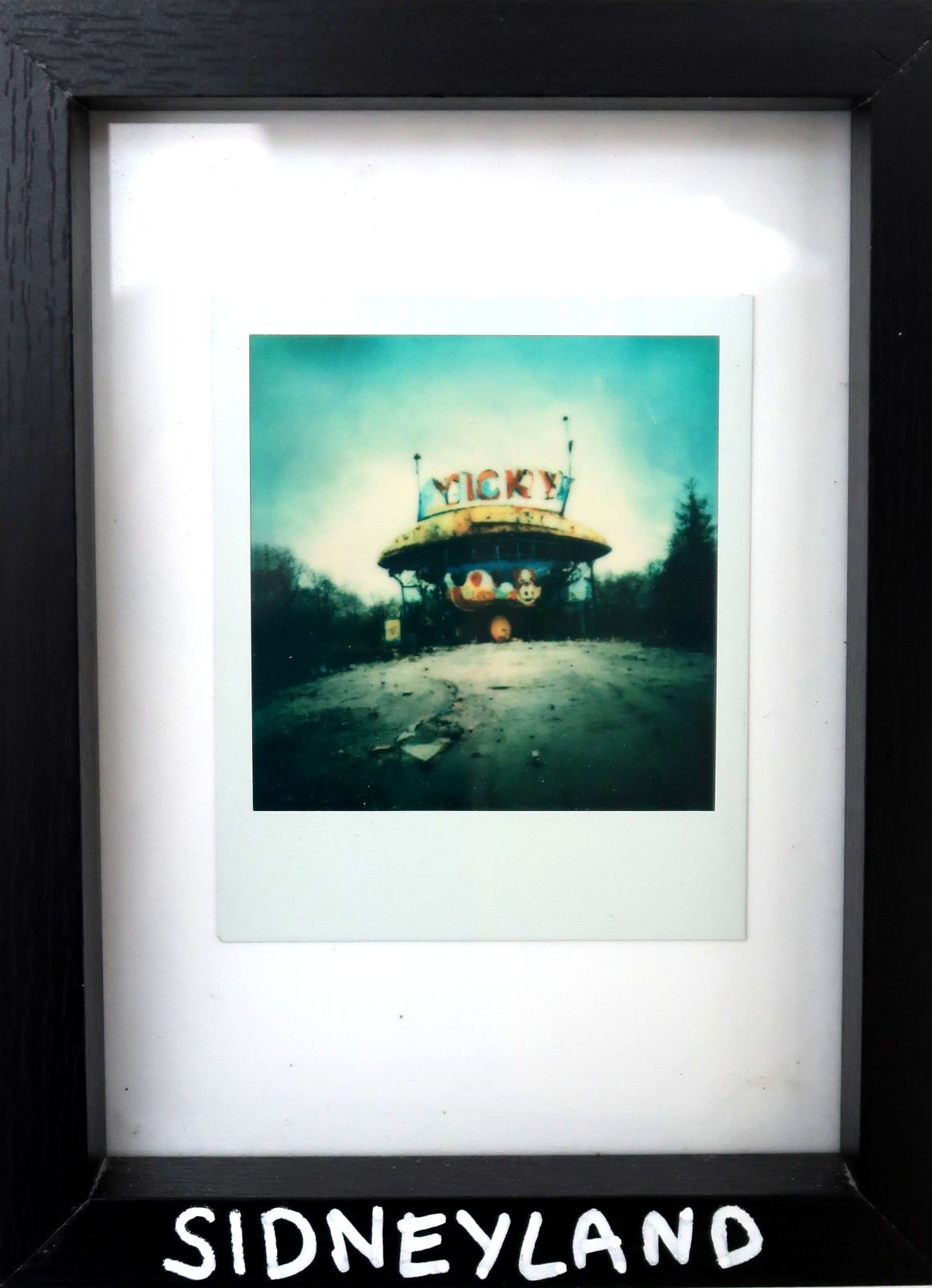 artificiel-imaginary-park-polaroid-unique-2-2022-32f571c32e46f2718258fc0dba2886f4